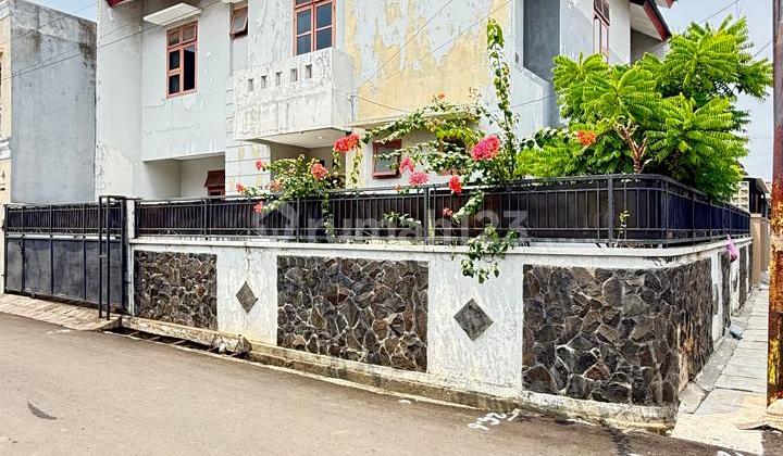DIJUAL CEPAT....RUMAH KOST AN 8 KAMAR POSISI HOOK SIAP OPERASIONAL 