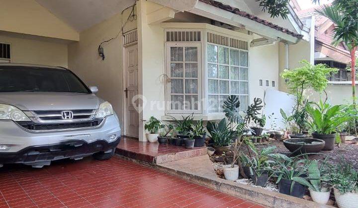 Rumah Bagus Siap Huni Dengan Halaman Depan Dan Belakang di Perumahan Bintaro Sektor 5 1