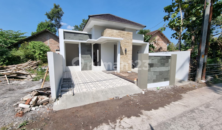 RUMAH CANTIK SIAP HUNI DAN BANGUN DEKAT PKU GAMPING 1