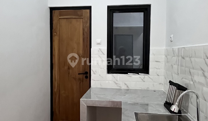 Minimalist East House, Rs Hermina Maguwoharjo 2