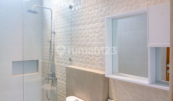 Beautiful House Behind Hyaat Palagan North Sleman 2