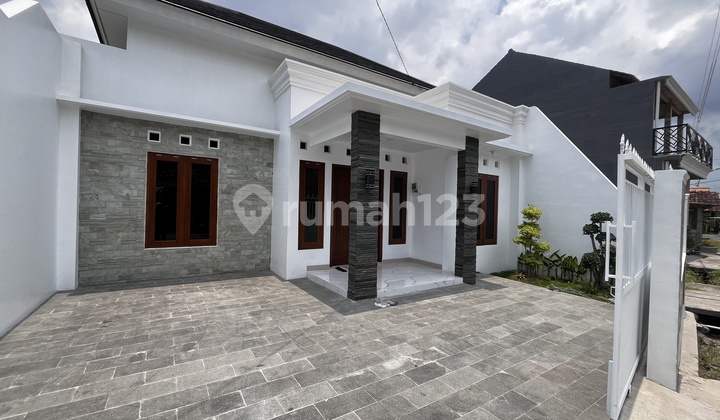 Rumah Cantik Selatan Ringroad Dekat Kota