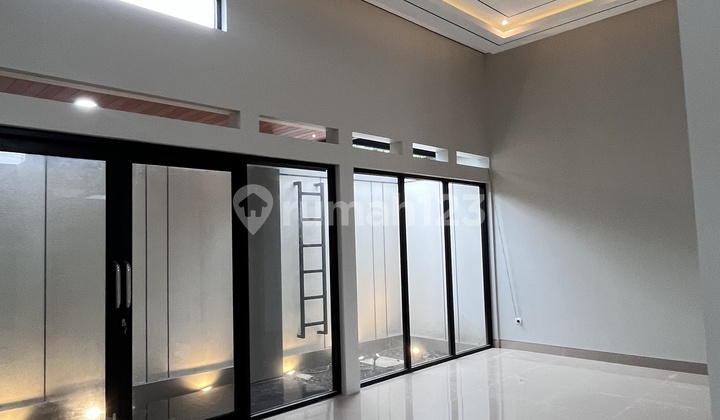 Rumah Mewah Tropis Dekat Kampus Uii 2