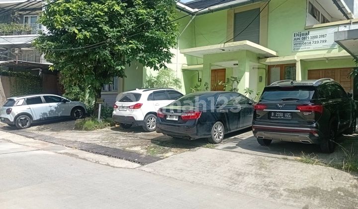 Kebayoran Baru- Rumah Besar(Kos-Kosan) di Lelang Kebayoran Baru- Rumah Besar(Kos-Kosan) di Lelang