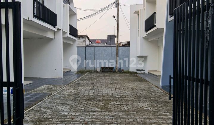 Rumah Modern Strategis Di ******** Rumah Modern Strategis Di ********