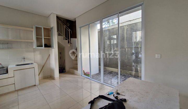 Rumah 2 Lantai Semi Furnished di Cluster Azura, Vanya Park, Bsd, Sudah Ramai 1