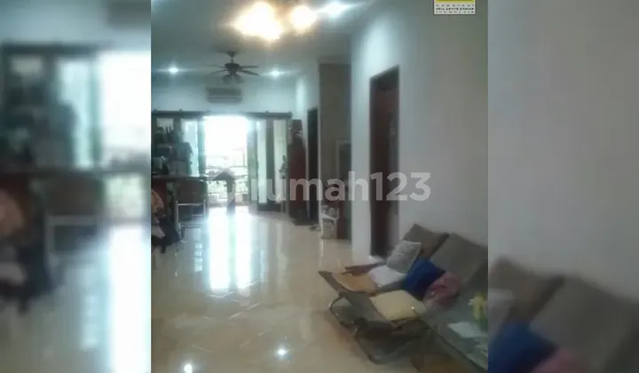 Rumah 2,5 lantai sebelah Permata Hijau