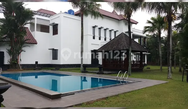 Pesona Khayangan Luxury House