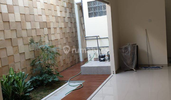 Rumah Bagus Istimewa Siap Pakai di Tengah Kota