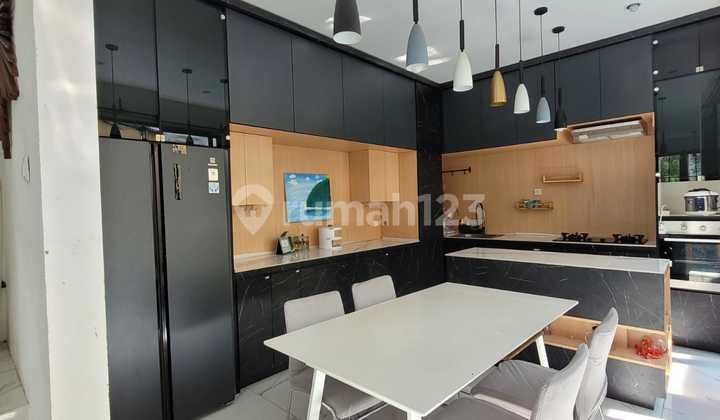 Minimalist House in the North Bandung Area, Dago Pakar Resort, Bandung 2