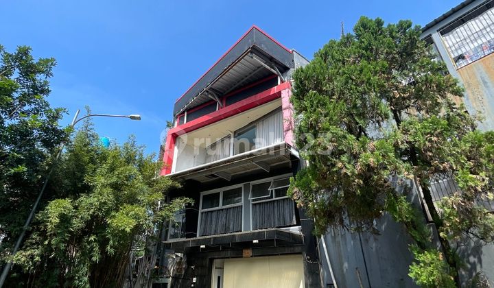 Gedung Mewah Pusat Kota Bandung Di Jalan Buah Batu Raya