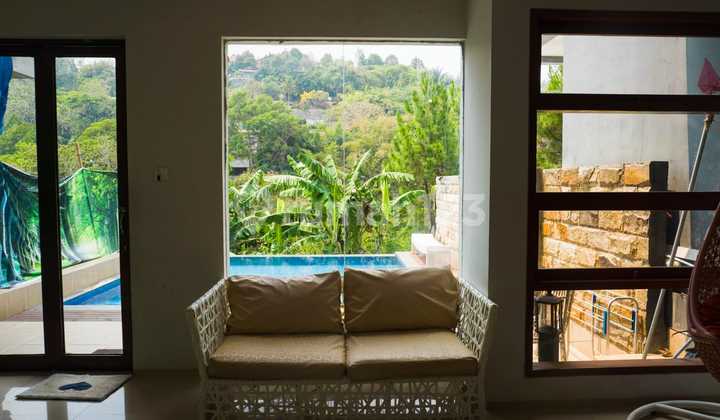 Dijual Rumah Siap Huni Dengan Kolam Renang Dan Pemandangan Bukit Di Resor Dago Pakar Bandung