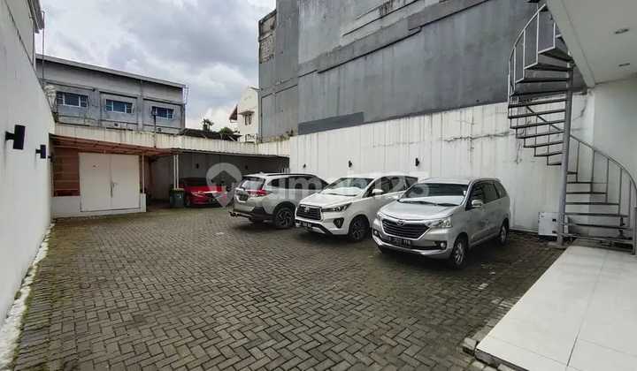 Ready-to-Use Majestic Building on Main Road Ir Juanda Dago, Bandung City