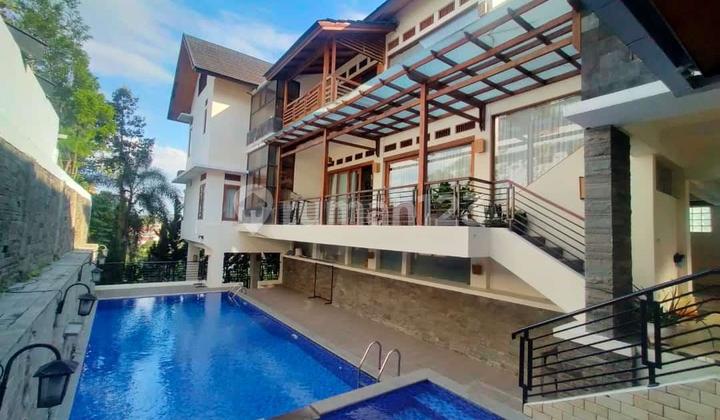 Rumah Cantik Dengan Pemandangan Kota Bandung Di Resor Dago Pakar Bandung