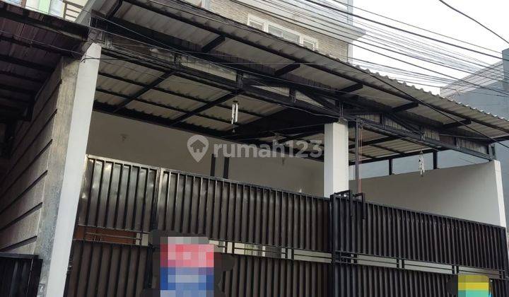 Leon K. Dijual Rumah 7x17 Siap Huni di Taman Ratu 1