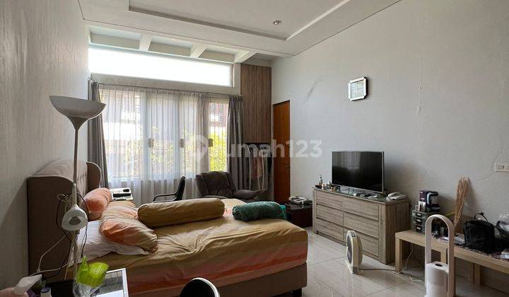 Dijual Rumah di Taman Ratu 237m2 Lokasi Favorite 1