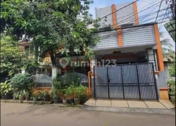 Rumah Mewah Nyaman 2 Lantai Luas 273m2 di Komplek Duren Sawit 1