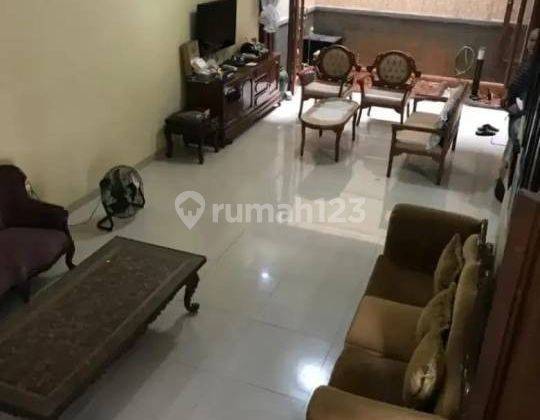 Rumah Bagus 2 Lantai Dengan 4 Kamar Tidur di Komplek Rawamangun 2