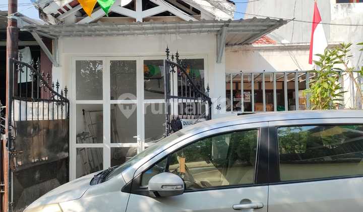 Simpang Darmo Permai Selatan, West Surabaya House