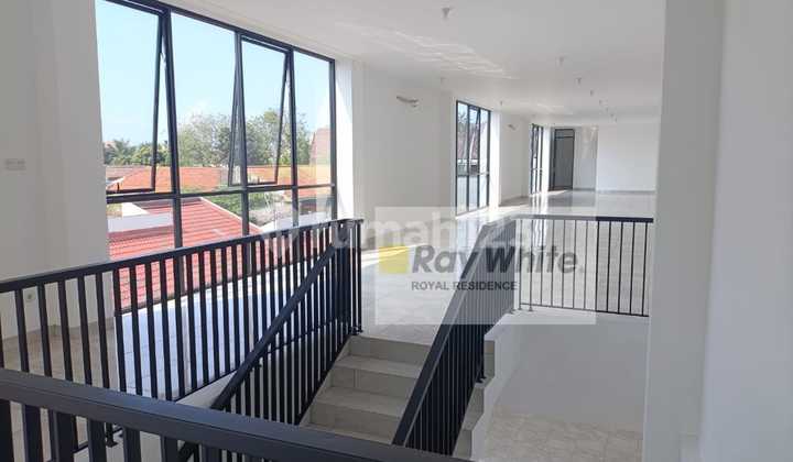 For Rent: Building Suitable for Offices in Central Surabaya. 2