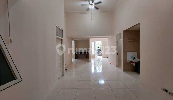 For Rent 1-Story House Near Gwalk Citraland West Surabaya