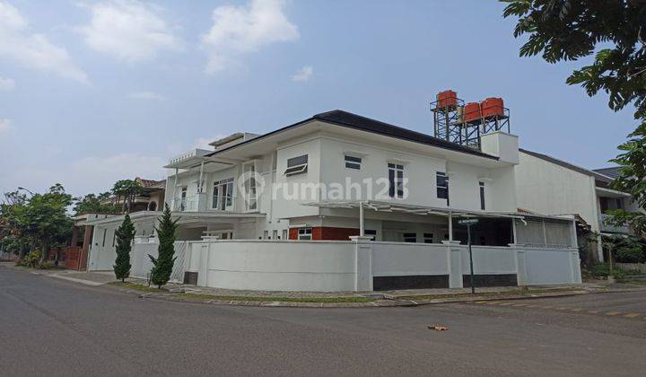  Rumah 3 Lantai Semi Furnished SHM - Sertifikat Hak Milik di Singgasana Pradana, Cibaduyut 1