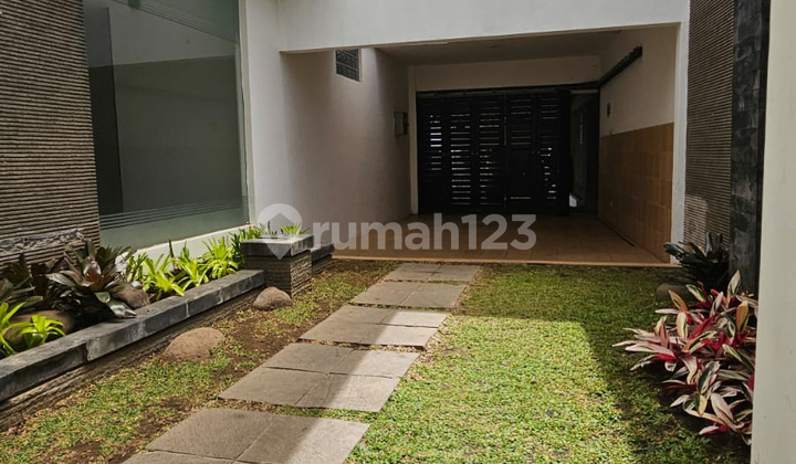 garasi/carport  rumah semi furnished bagus shm