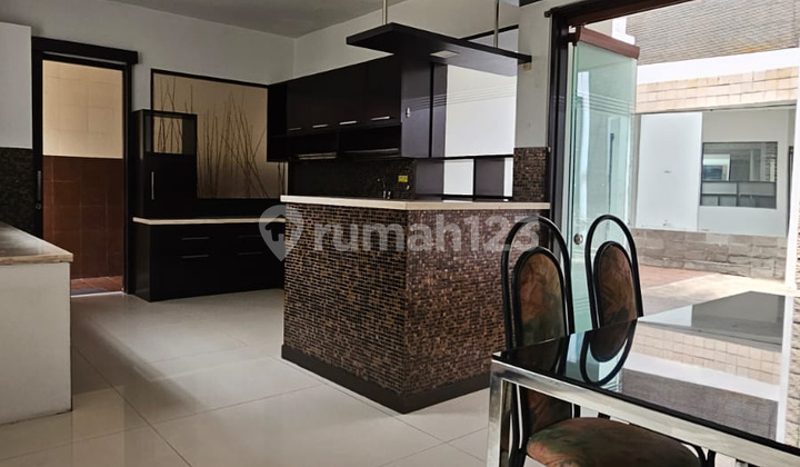 dapur  rumah semi furnished bagus shm