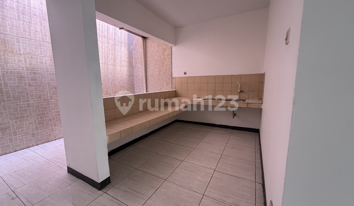 Disewakan Rumah 1 Lantai di Kota Baru Parahyangan (Kbp), 3 Kt, Lt 108 2