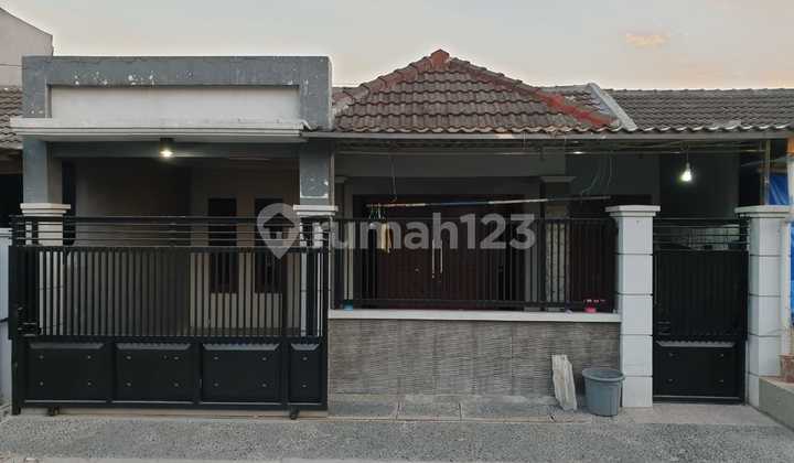 For Sale Ready-to-Live Minimalist House in Kota Baru Driyorejo For Sale Ready-to-Live Minimalist House in Kota Baru Driyorejo