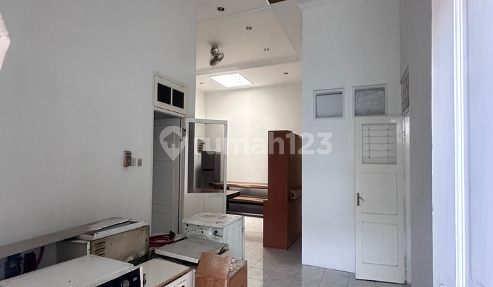 Rare Houses in Mangga Besar Facing Main Road with Neat SHM - Certificate of Ownership 2