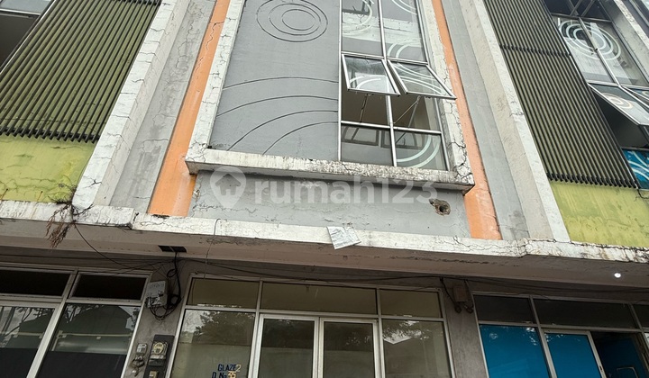 Ruko Glaze 3 Lantai di Gading Serpong Hadap Jalan Raya