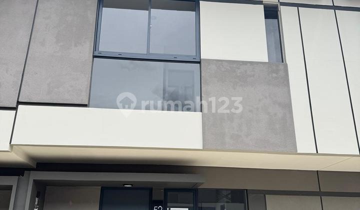 Rumah 2 Lantai di Park Serpong Siap Huni