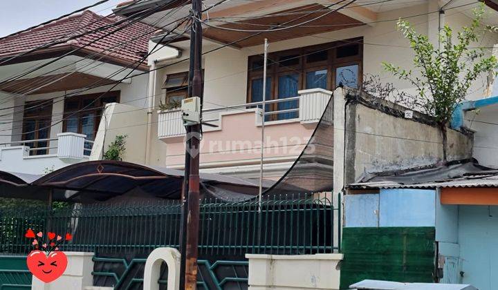 Rumah 2 Lantai Bagus di Jl. Kartini, Jakarta Pusat 1