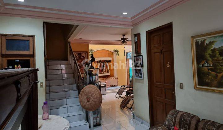 Rumah 2 Lantai Bagus di Jl. Kartini, Jakarta Pusat 3