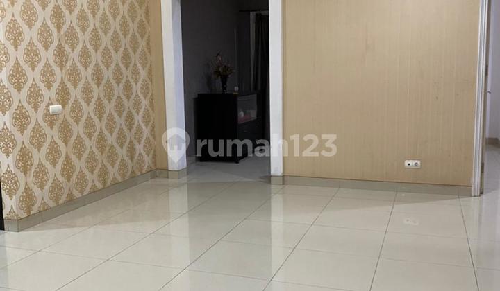 Rumah Sudah Renovasi Semi Furnished di Emerald Phg, Tangerang 2