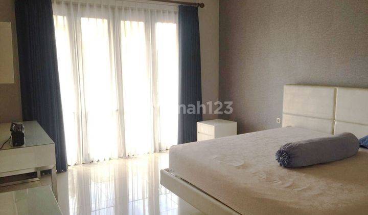 Rumah Modern Semi Furnished Di Kawasan Elit Graha Family Surabaya Barat 2