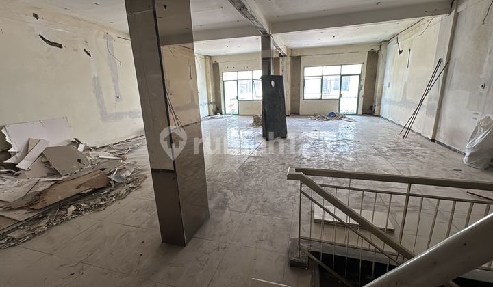 Commercial and Business Area Shophouse in Darmo Galeria Complex 2