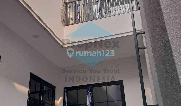 Gress High Quality Rumah American Style Fasilitas Lengkap di Manyar Jaya Surabaya Timur 1