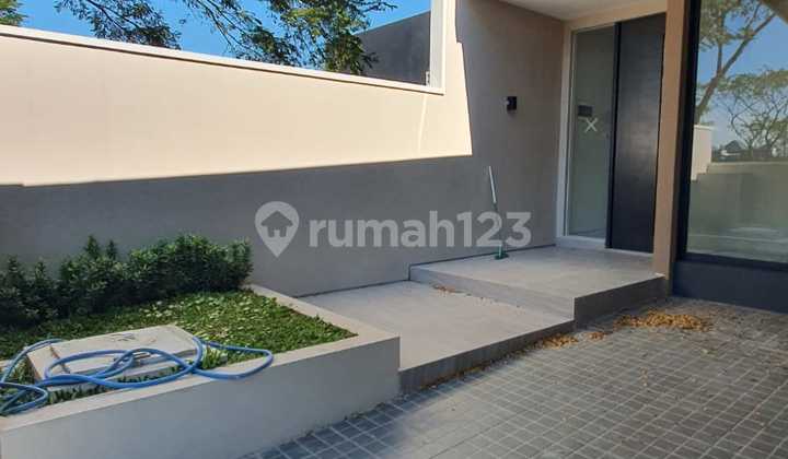 GRESS Rumah Modern Strategis Di Graha Natura Surabaya Barat