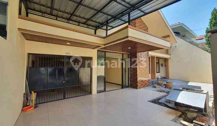 Rumah Modern Raya Darmo Harapan Surabaya 2