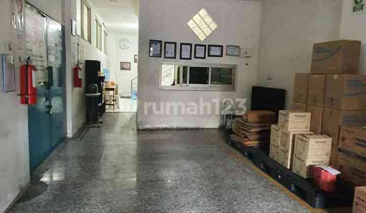 Attached Shophouse with Complete Facilities in Jemursari Surabaya Attached Shophouse with Complete Facilities in Jemursari Surabaya