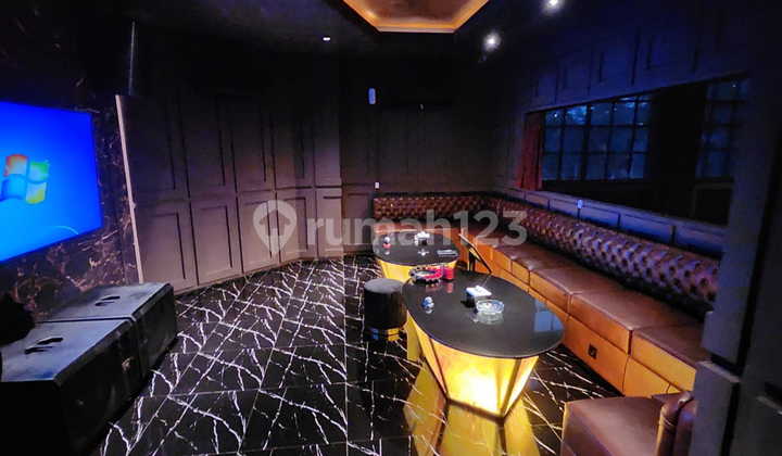 Classic Modern Resto Lounge Bukit Telaga Golf Surabaya Barat 2