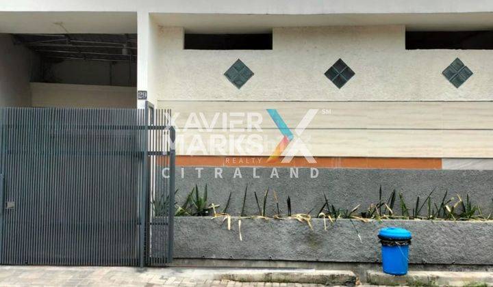 tampak depan rumah villa bukit permai bagus