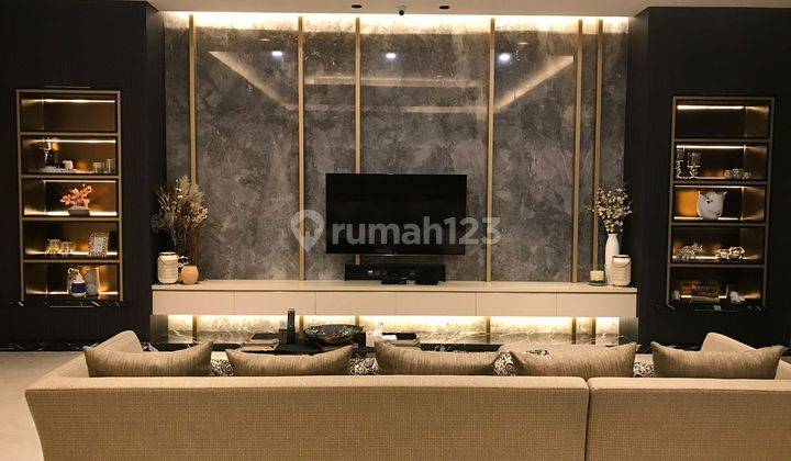 Rumah Istimewa Citraland Furnished SHM di Newton Hill, Surabaya 3