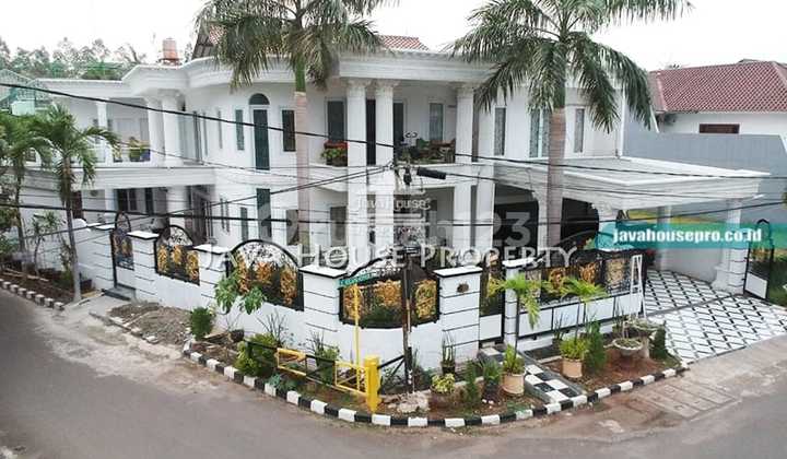 Rumah Mewah Furnished SHM di , Jakarta Timur  1