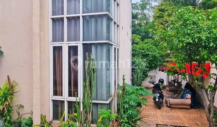 Rumah Besar Dua Lantai 2