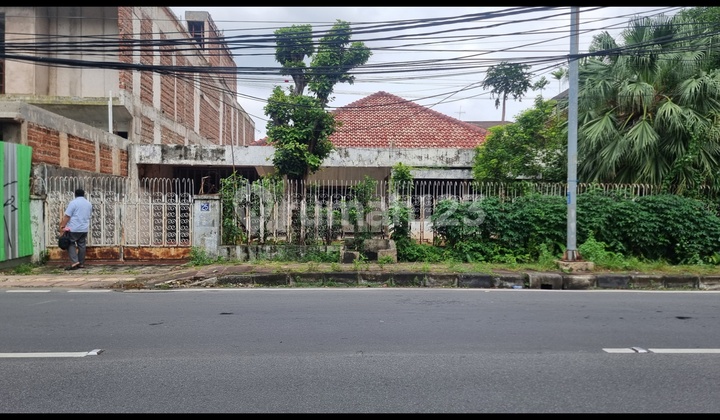 Elite Land Area Above an Old House in Menteng, Central Jakarta 1