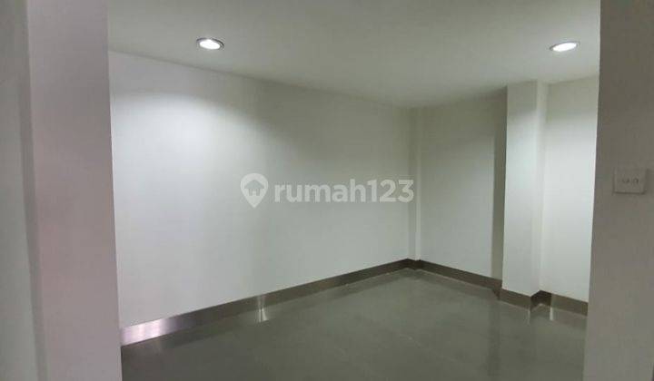 Ruko gandeng jarang ada  depan Mall Kelapa Gading