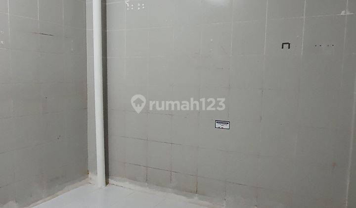Ruko gandeng jarang ada depan Mall Kelapa Gading Jakarta